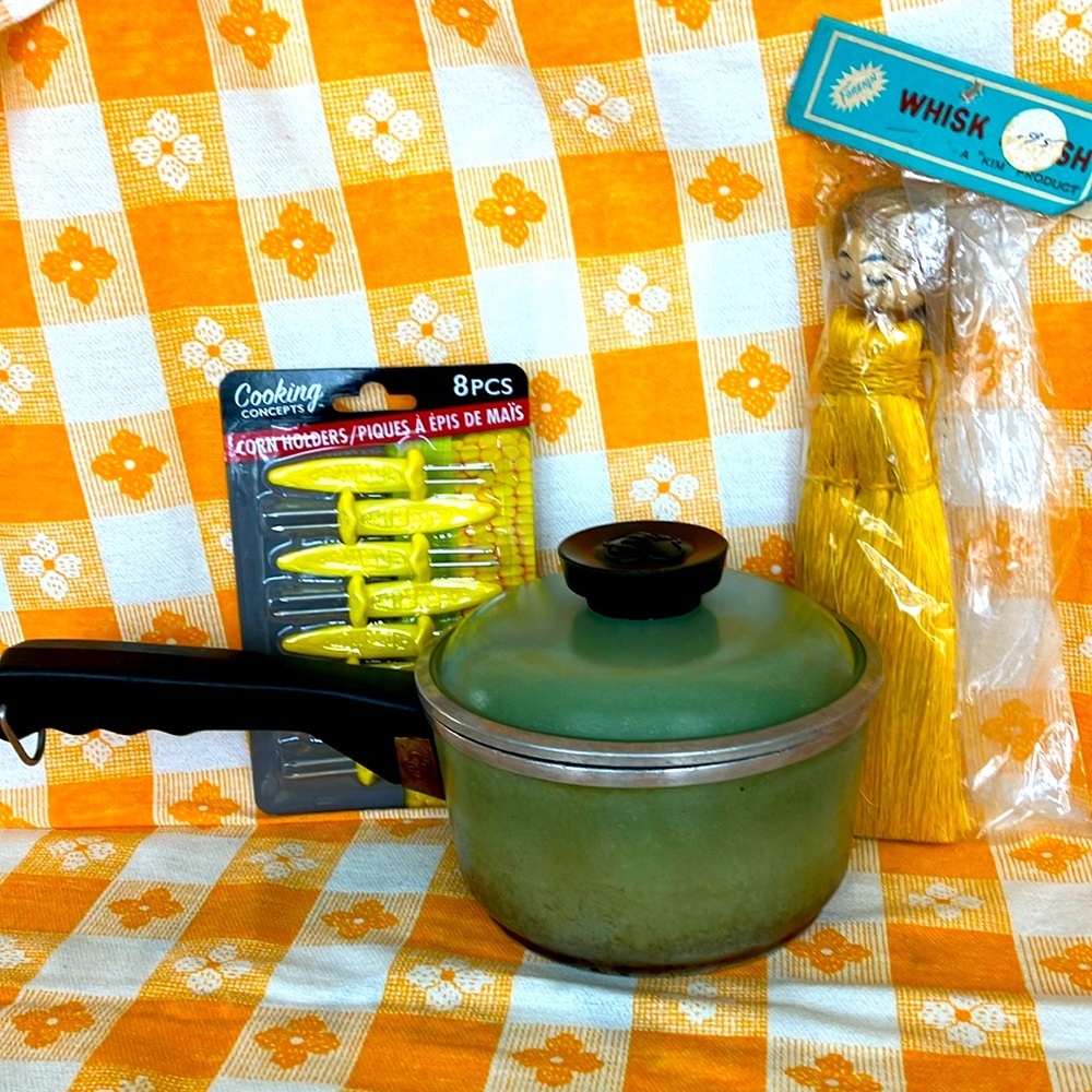 Vintage CLUB Aluminum Saucepan & Lid 1 1/2 pt With Vintage Whisker, Corn Holders